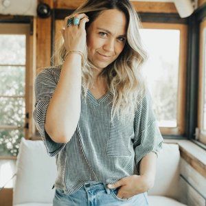 CJLA Carly Jean Los Angeles Bria V neck Tee XL